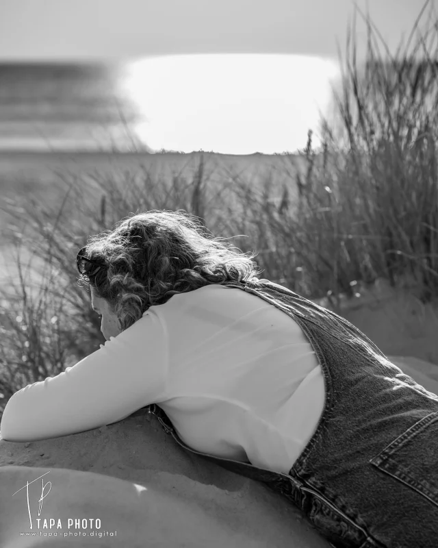 Next set of our session on the beach at the west coast of Denmark 🇩🇰 watching out to the ocean and having a daydream 💭 
——————-
Do you like the black and white or the Color version? 
Please let us know.
——————-
#denmark #dänemark #danmark #bnwphotography #bnwportraitphotography #blackandwhite #schwarzweissfotografie #schwarzweiß #portrait #portraitphotography #beachphotography #strandfotografie #sehnsuchtnachmeer #nordsee #northsea #vesterhavet #modelshoot #danishmodel #latzhose #dungarees #overalls #biboveralls #jeansoverall #tapaphoto #jeanslovers #canonphotography