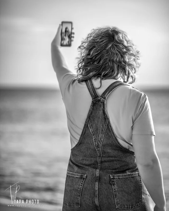Embracing the beauty of the Danish North Sea coast, a true gem in this world. We wish you a great Sunday evening 😊
——————————
#denmark #dänemark #danmark #blackandwhitephotography #bmwphotography #bnwportrait #bnwportraitphotography #schwarzweissfotografie #schwarzweiss #sehnsuchtnachmeer #nordsee #northsea #verterhavet #portraitphotography #selfie #selfieportrait #beach #sehnsucht #travelgram #dungarees #overalls #latzhose #overallshorts #tapaphoto #canonphotography #hvidesande